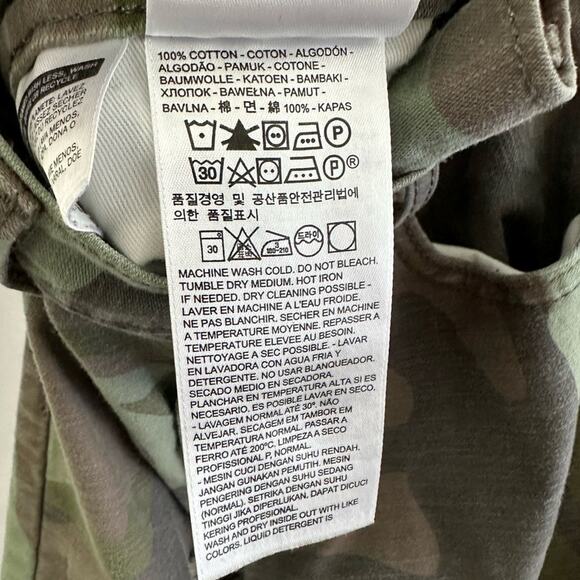 Levi’s Hi-Ball Roll Camo Cropped Distressed Jeans Men's Size 28 Waist - Picture 9 of 10